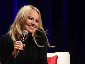 Pamela Anderson participe à une séance de questions et réponses à l'Expo de Calgary le dimanche 28 avril 2019.