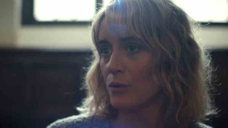 Bande-annonce de Dear Edward : Taylor Schilling essaie de trouver un sens après une tragédie
