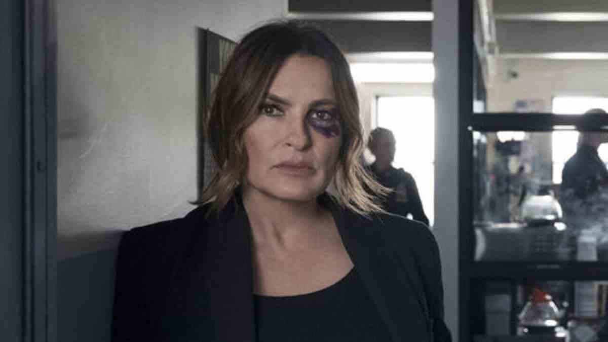 Comment la loi et l'ordre: SVU augmente encore plus le niveau de danger pour Benson en s'associant à Duarte
