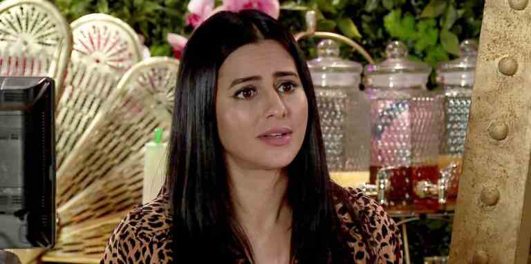 Coronation Street révèle une mise à jour urgente d'Alya Nazir après avoir poignardé

