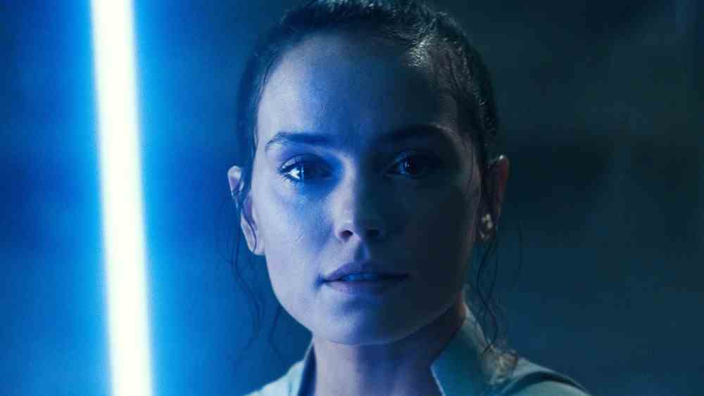 Daisy Ridley se penche sur «Rise of Skywalker» Retconnant «The Last Jedi» et la filiation de Rey: «It's Beyond My Pay Grade» Les plus populaires doivent lire Inscrivez-vous aux newsletters Variety Plus de nos marques
	
	
