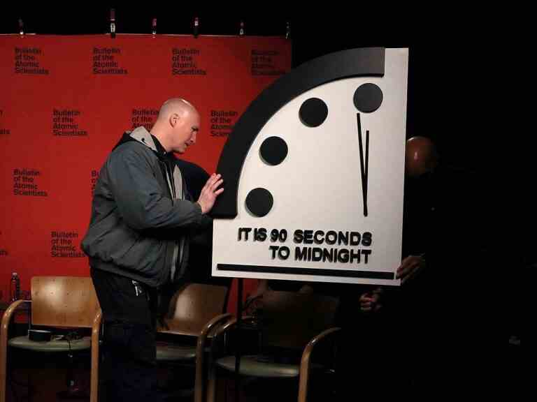 ‘Doomsday Clock’ passe de 90 secondes à minuit alors que la menace nucléaire augmente