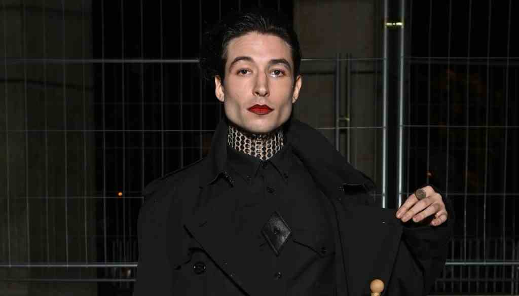 Ezra Miller accord de plaidoyer d'intrusion approuvé par le tribunal
