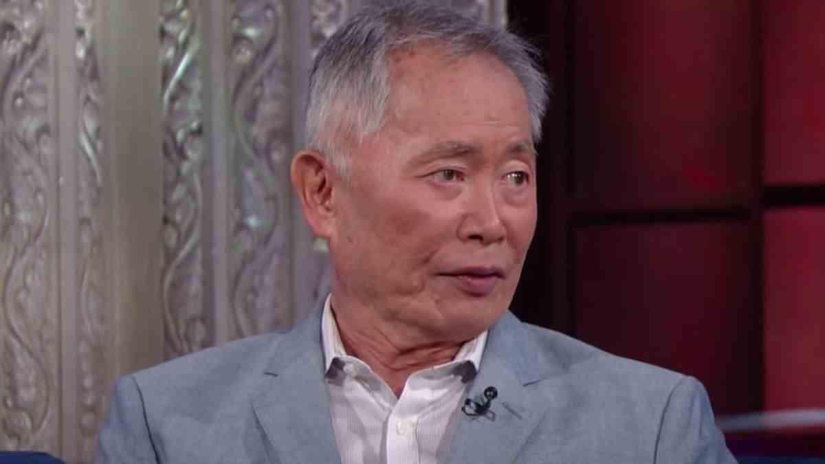 George Takei de Star Trek a déjà rompu son vœu de ne pas dénoncer William Shatner après ses commentaires sur le vol spatial
