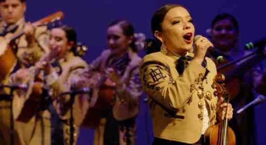 "Going Varsity in Mariachi" jette un regard intime sur les groupes compétitifs des lycées à la frontière américano-mexicaine Les plus populaires doivent être lus