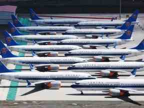 Les avions de China Southern Airlines dans un aéroport en Chine.G