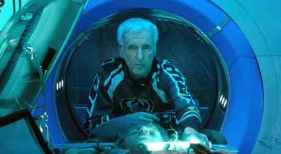 James Cameron dit que regarder « Avatar » sur votre téléphone est mauvais, mais pas à cause de la taille de l'écran : arrêtez le multitâche.