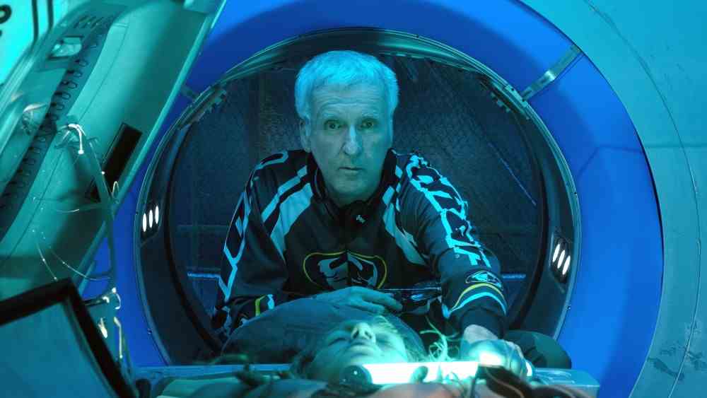 James Cameron dit que regarder « Avatar » sur votre téléphone est mauvais, mais pas à cause de la taille de l'écran : arrêtez le multitâche.
	
	
