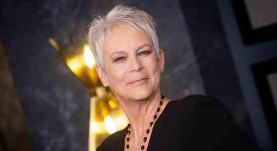 Jamie Lee Curtis répond après un contrecoup sur l'image d'un enfant suspendu dans son bureau