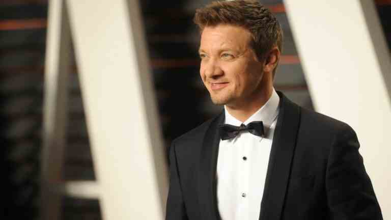 Jeremy Renner dans un état "critique mais stable" après un accident de déneigement
	
	
