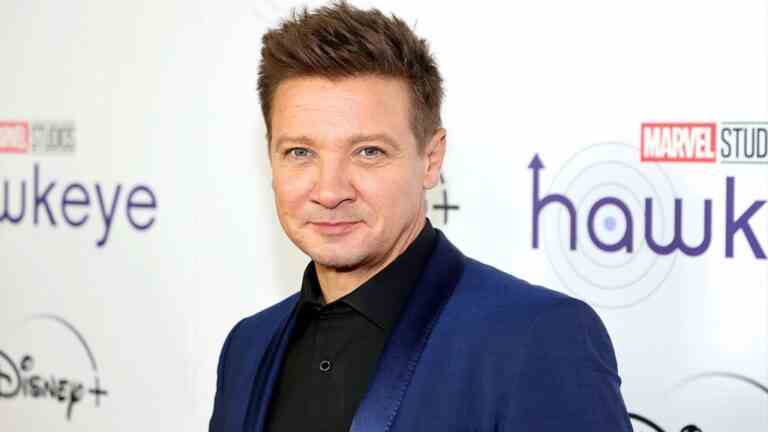 Jeremy Renner dans un "état critique mais stable" après un accident de chasse-neige
