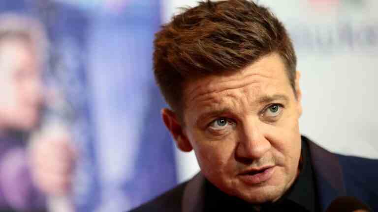 Jeremy Renner remercie les fans pour leur soutien avant la mise à jour du shérif de Reno sur "l'accident tragique" impliquant un chasse-neige
