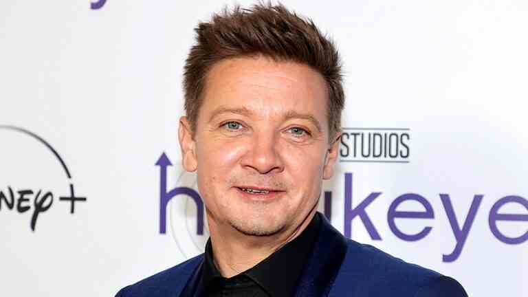 Jeremy Renner sort de chirurgie après avoir subi un traumatisme thoracique contondant, reste en soins intensifs Les plus populaires doivent être lus Inscrivez-vous aux newsletters Variété Plus de nos marques
	
	
