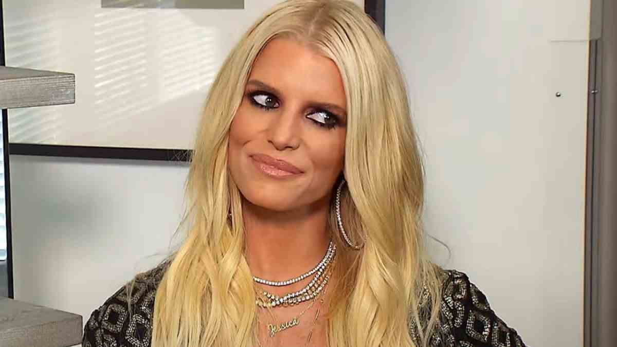 Jessica Simpson a laissé tomber une photo de famille et les fans sont secoués par la beauté de sa mère
