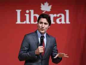 Le premier ministre Justin Trudeau prononce une allocution lors de l'événement des Fêtes du Club Laurier, un événement pour les partisans du Parti libéral du Canada, à Gatineau, au Québec.