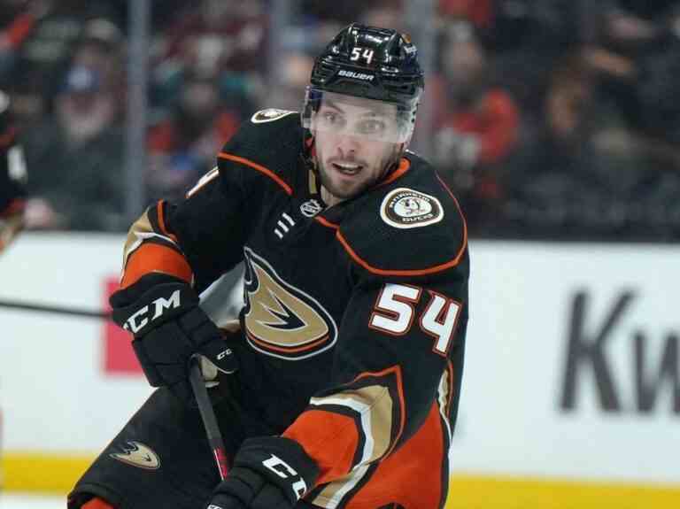 Justin Kirkland des Anaheim Ducks hospitalisé après un accident sur le chemin du match