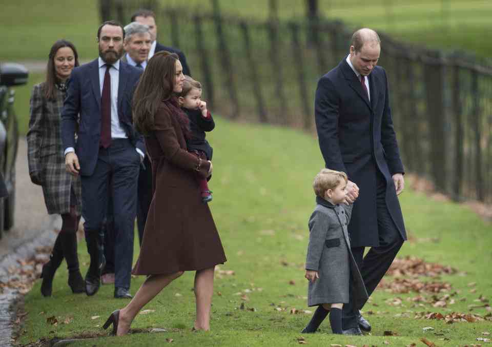 rince William, duc de Cambridge, Catherine, duchesse de Cambridge, le prince George de Cambridge, la princesse Charlotte de Cambridge, Pippa Middleton et James Middleton assistent à l'église le jour de Noël le 25 décembre 2016 à Bucklebury, Berkshire