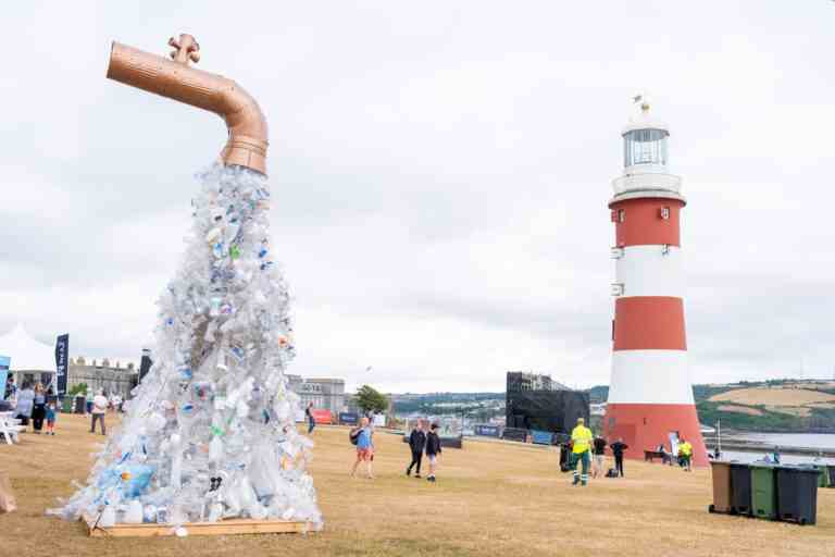 L’Angleterre interdit la vente de certains plastiques à usage unique