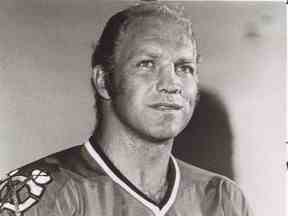 Bobby Hull a été le premier joueur de la LNH à marquer 50 buts plus d'une fois.  Il l'a fait cinq fois avec les Blackhawks de Chicago.