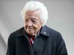 L'ancienne mairesse de Mississauga, Hazel McCallion, assiste à une annonce à l'hôpital de Mississauga à Mississauga, en Ontario, le mercredi 1er décembre 2021. Elle est décédée le 29 janvier 2023 à 101.