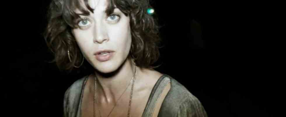 Lizzy Caplan in Cloverfield