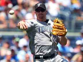 Scott Rolen lance au premier but lors d'un match contre les Yankees de New York le 6 juillet 2009, alors qu'il était membre des Blue Jays de Toronto.