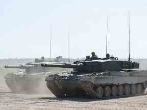 Des chars Leopard 2A4 des Forces canadiennes sont présentés à la BFC Gagetown à Oromocto, au Nouveau-Brunswick, le 13 septembre 2012.