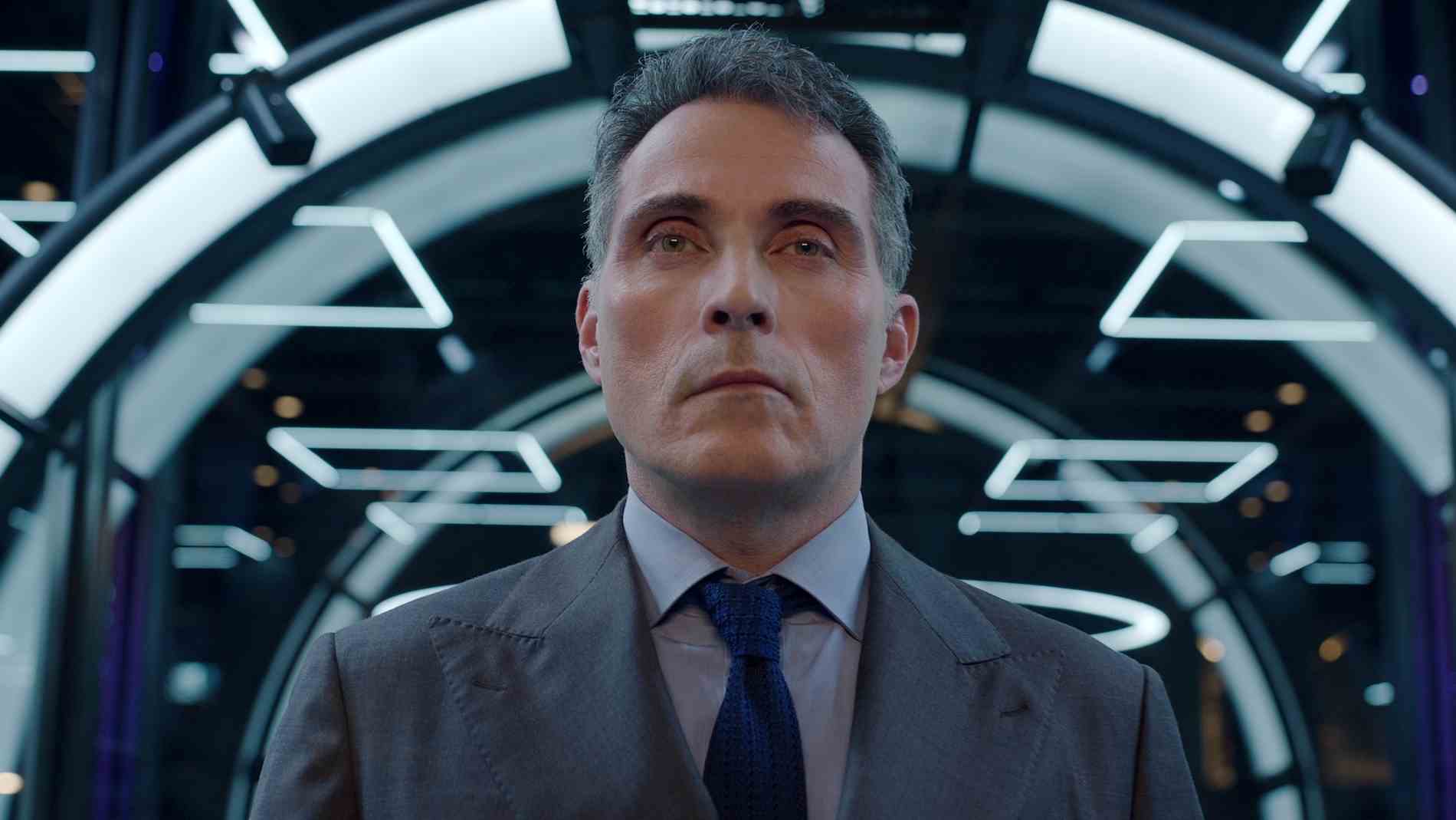 Kaléidoscope.  Rufus Sewell dans le rôle de Roger Salas dans l'épisode 