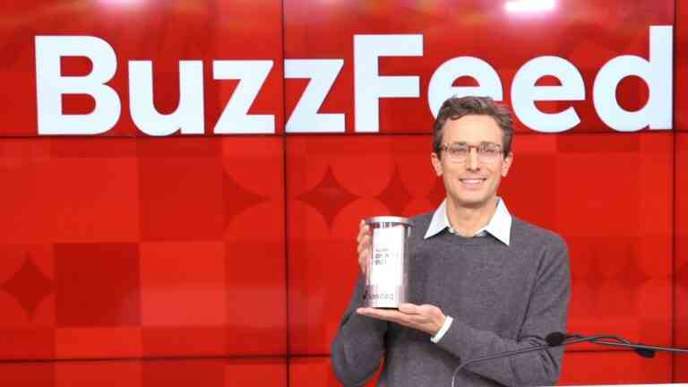 Le PDG de BuzzFeed déclare que la création de contenu basée sur l'IA deviendra "une partie de notre cœur de métier" en 2023
	
	
