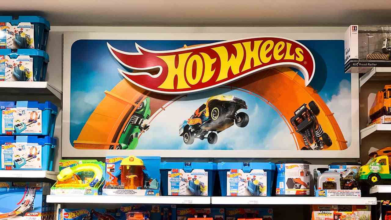 Le film Hot Wheels maintenant 20 ans en développement obtient de nouveaux écrivains
