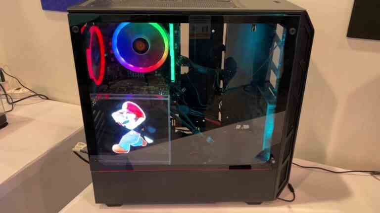 Le panneau latéral holographique transforme votre PC en une pièce maîtresse 3D