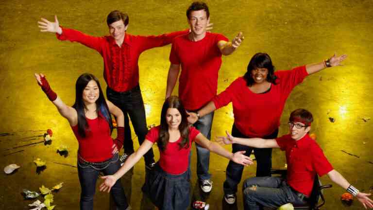 Chris Colfer, Cory Monteith, Amber Riley, Kevin McHale, Lea Michele, Jenna Ushkowitz in Glee