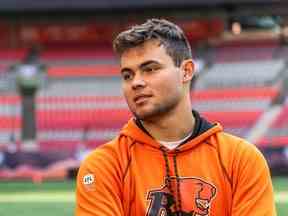 Le quart-arrière des Lions de la Colombie-Britannique Nathan Rourke photographié lors d'une visite guidée des Lions au BC Place Stadium le 14 octobre 2022.