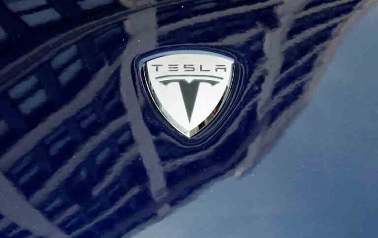 Le quatrième trimestre volatil de Tesla n’a pas pu freiner son année record