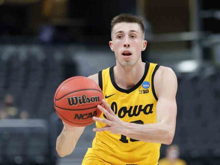 Les Raptors de Toronto signent Joe Wieskamp pour un contrat de 10 jours