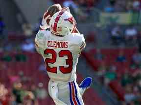 Rodney Clemons enregistre l'une de ses quatre interceptions avec les Mustangs de SMU en 2019. Clemons a signé avec les Roughriders de la Saskatchewan de la LCF.