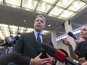 Tom Stamatakis, président de l'Association canadienne des policiers, s'adresse aux médias à l'hôtel de ville de Winnipeg.