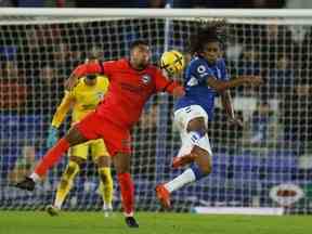 Premier League - Everton contre Brighton & Hove Albion - Goodison Park, Liverpool, Grande-Bretagne - 3 janvier 2023. Levi Colwill de Brighton & Hove Albion en action avec Alex Iwobi d'Everton.