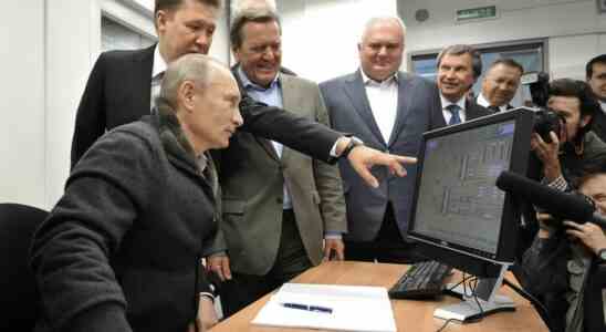 Vladimir Putin being shown something on a computer monitor