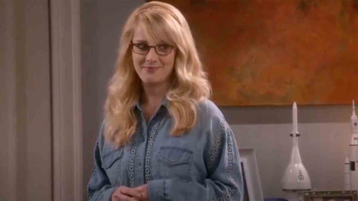 Melissa Rauch in screenshot from scene with Howard in The Big Bang Theory