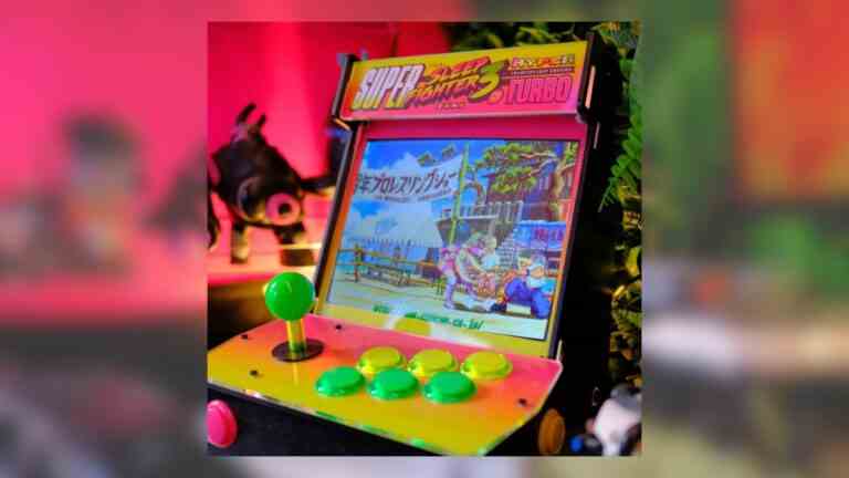 Neon Raspberry Pi Picade : une machine à voyager dans le temps vers les années 1990