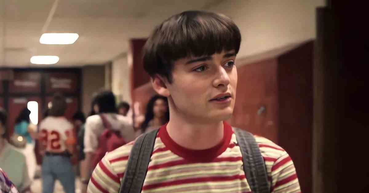 Noah Schnapp a caché un œuf de Pâques cinglant de Stranger Things dans sa citation de l'annuaire
