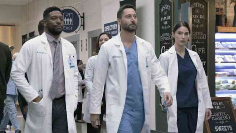 Pourquoi New Amsterdam se termine vraiment avec un événement final de deux heures, selon les EP
