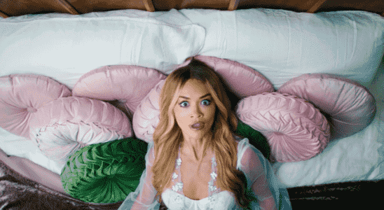 Rita Ora a un mariage de rêve avec la fièvre avec des camées de Lindsay Lohan et Kristen Stewart dans la vidéo "You Only Love Me" Les plus populaires doivent être lues Inscrivez-vous aux newsletters Variety Plus de nos marques