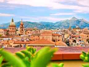 En tant que capitale de la Sicile, Palerme possède le meilleur art de l'île et les marchés les plus animés.  vue de l'hôtel Ambasciatore