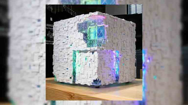 Snow White Borg Cube est prêt à assimiler votre bureau