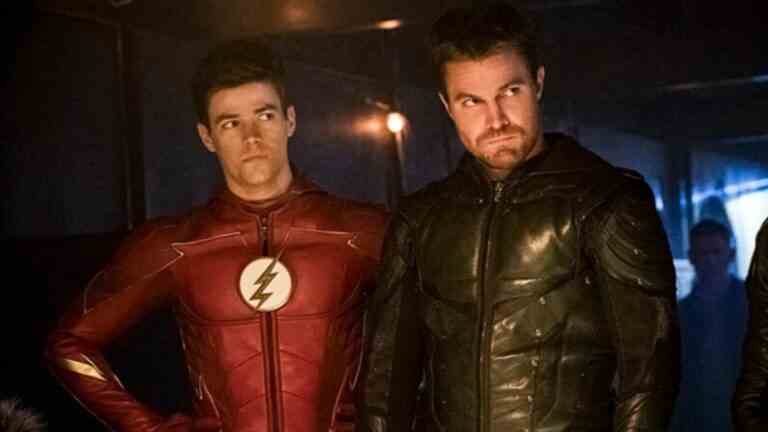 Stephen Amell de retour dans The Flash pour sa dernière saison