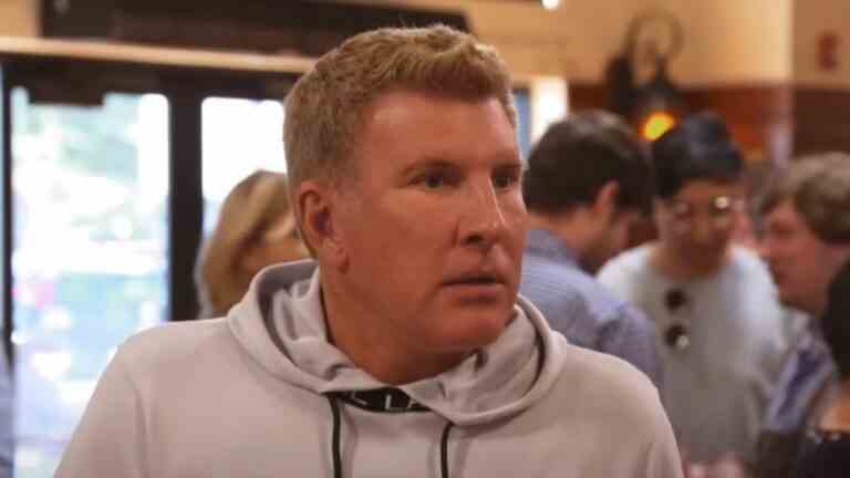 Todd Chrisley appelle l'homme qui l'a accusé d'une liaison homosexuelle un " crapaud " parmi d'autres commentaires de choix dans une nouvelle interview
