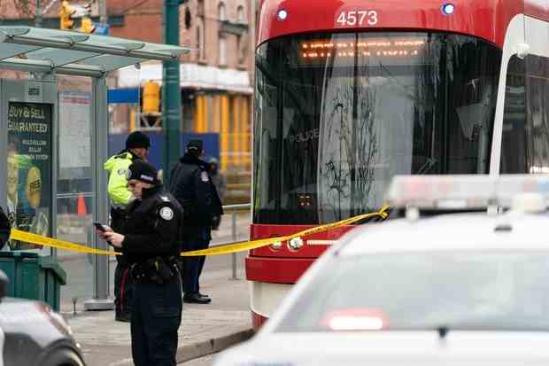 Une femme de 43 ans accusée d’avoir poignardé au hasard dans un tramway de la TTC