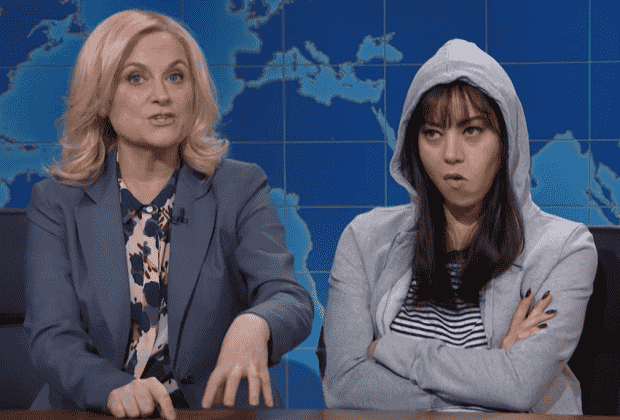 [VIDEO] SNL: Amy Poehler et Aubrey Plaza sur la mise à jour du week-end